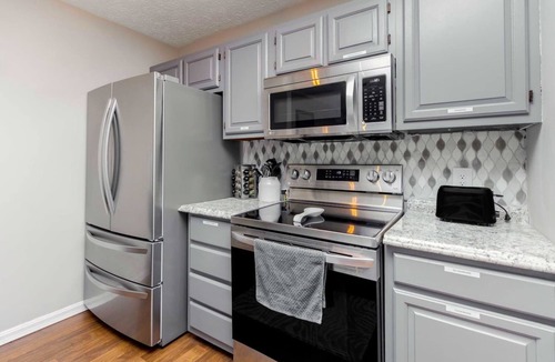 Warner Robins House | Comfort Stay | 2BR 2BA | Private Patio | Near RAFB