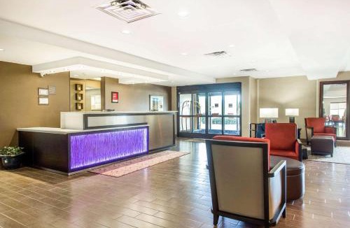 Clinton Hotel | Comfort Suites Clinton near Presbyterian College