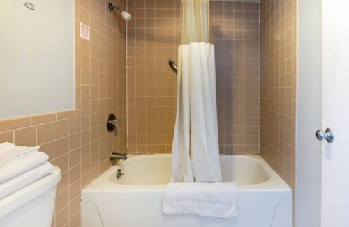 Jennings Hotel | Comfortable Stay Ideal for Pet Owners Near Rocket Drive In + Walmart