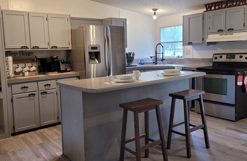 Princeton House | Comfortable Charming Ranch Getaway 4BR 3BA in country ranch setting