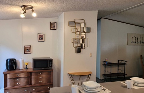 Princeton House | Comfortable Charming Ranch Getaway 4BR 3BA in country ranch setting