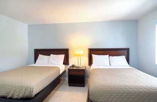 Tazewell Hotel | Comfortable Room Near Scenic Areas w/Convenient Free Parking