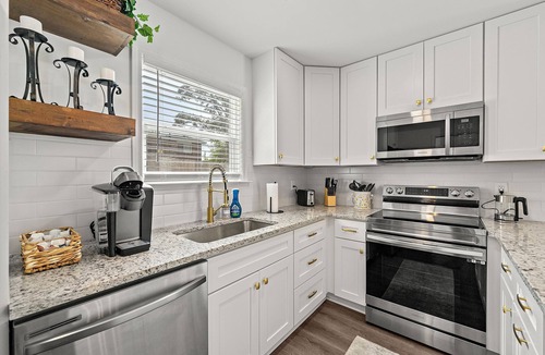 Cartersville House | Comfortable & Stylish New House - 10min to LakePoint!