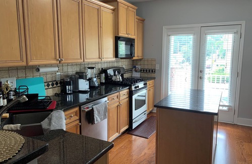 Atlantic Station Area House | Comfy and Modern 3-bedroom townhome in heart of Atlanta