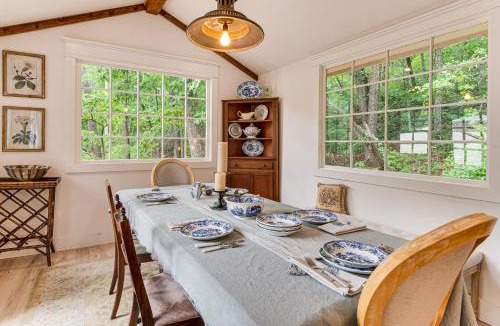 Lynn House | Comfy Cottage Charmer w/Patio Garden in Tryon