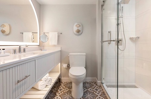 Singer Island Hotel | Comfy Double Queen Beds & Oceanfront Spot