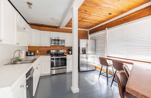 Historic Seaport Apartment | Commodore's Compound - One block from Duval St