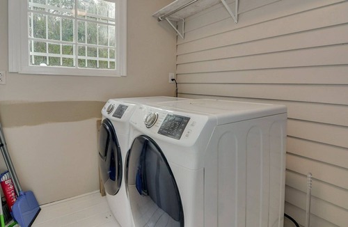 Aiken House | Completely renovated - Old World Charm @ the Little Yellow House on York