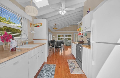 Marathon House | Conch Key Cottage 2 bed 1 bath home w/ramp access