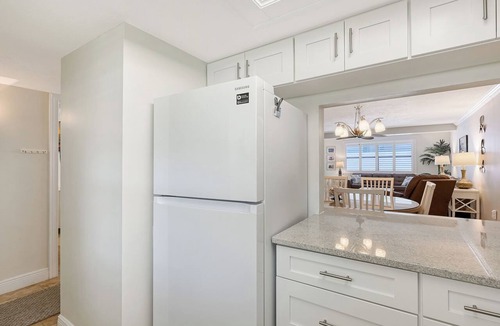 Siesta Key Condo | Condo on Siesta Key/Crescent Beach. Steps to ocean and many shops/activities!