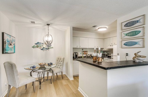 Demere Park Apartment | Condo w/Amazing Amenities: 1 Mi to Beach!