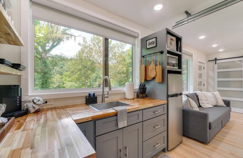 Knoxville Cottage | Container Cottage Between Knoxville & Sevierville!