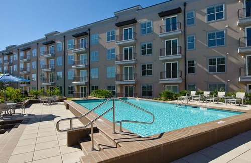 Mid-City Apartment | Contemporary 2BR, in unit Washer/Dryer, FREE parking with all amenities!