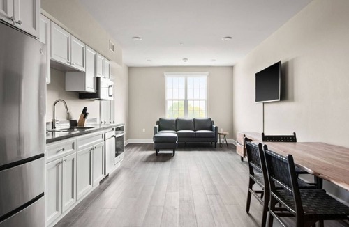 New Orleans Hotel | Contemporary 2BR Suite Near New Orleans Landmarks