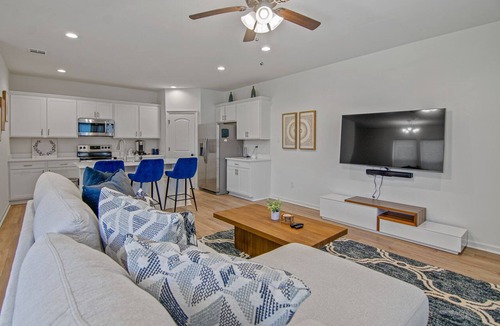 Highlands - Perkins Condo | Contemporary, centrally located townhome near LSU!