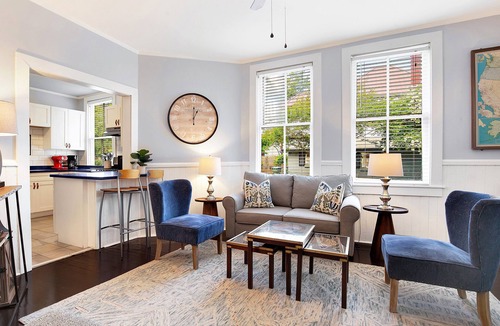 Dixon Park Condo | Contemporary Comfort by the Park | Heated Pool Access