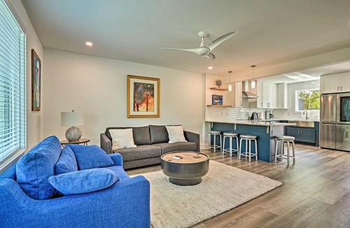 Old Village House | Contemporary Mount Pleasant Townhome Near Coast!