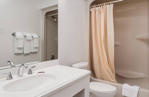 Kenner - Louis Armstrong International Airport Hotel | Contempra Inn