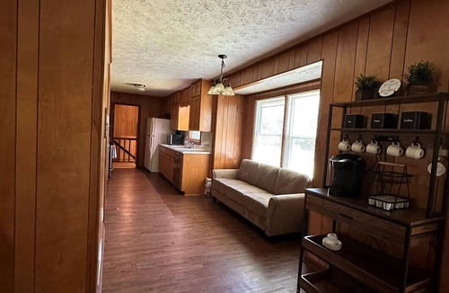 Jonesboro House | Convenient and Charming 3-bedroom house with basement in Atlanta’s Suburbs