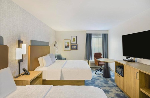 Huntsville Hotel | Convenient Huntsville Room w/Free Breakfast, Parking & Seasonal Pool Access