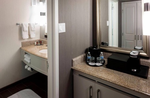 Fairfax Hotel | Convenient Pet-Friendly Room Close to Ratcliffe-Allison-Pozer House