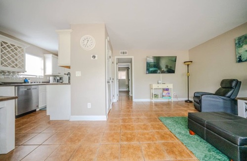 Oxford Condo | Convenient to campus and The Square - Location