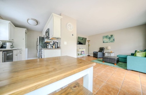 Oxford Condo | Convenient to campus and The Square - Location