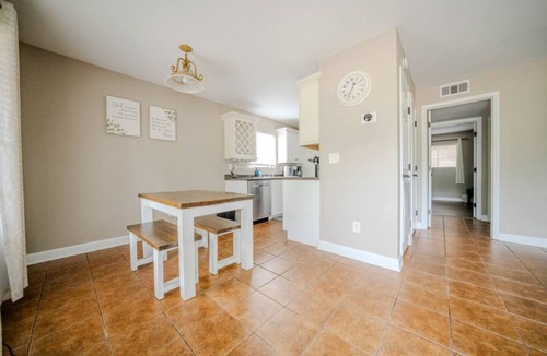 Oxford Condo | Convenient to campus and The Square - Location