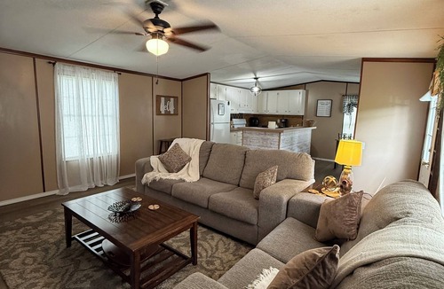 Stanton House | Conveniently Located ~ WiFi ~ Central Heat & Air.