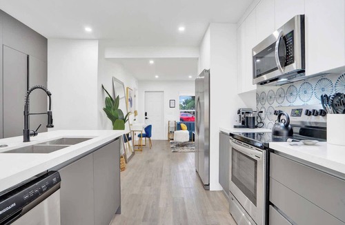 North Andrews Gardens House | Cool Blue - Designer 3BR Retreat