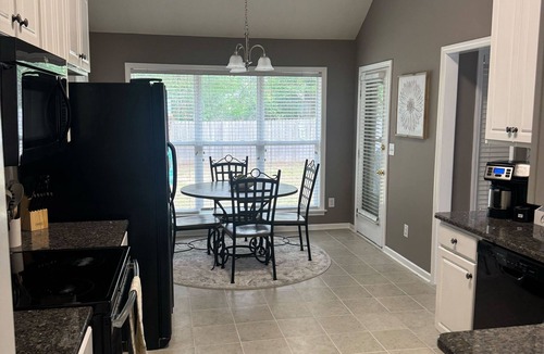 Gunter Afs House | Copperfield Retreat 3BR | Pet-Friendly Escape