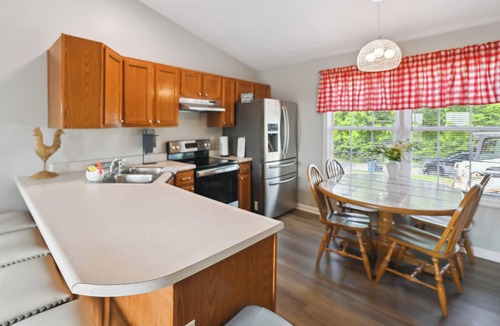 Corinth House | Corinth Getaway w/Deck ~ 11 Mi to Ark Encounter!