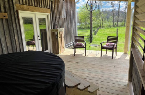 Denver Cottage | Cottage by the Creek-One hour West of Nashville