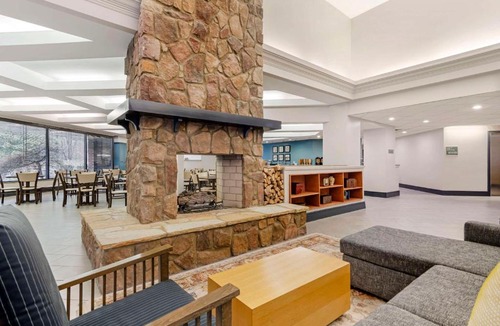 Cumberland Hotel | Country Inn & Suites by Radisson, Atlanta Galleria-Ballpark, GA