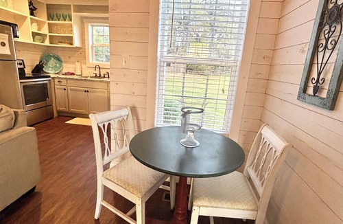 Hartsfield Cottage | Countryside Cottage in Moultrie!