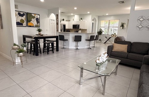 Ludlam House | Countryside Manor · Gateway to Keys & Everglades