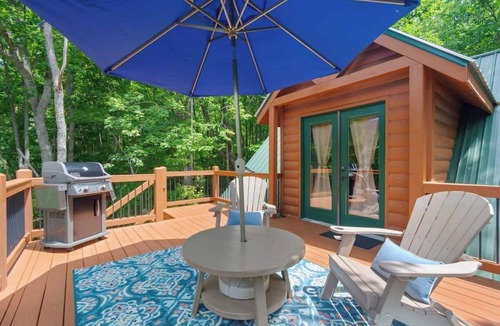 Dahlonega Cabin | Couples Carriage House Retreat - Wineries & Hiking