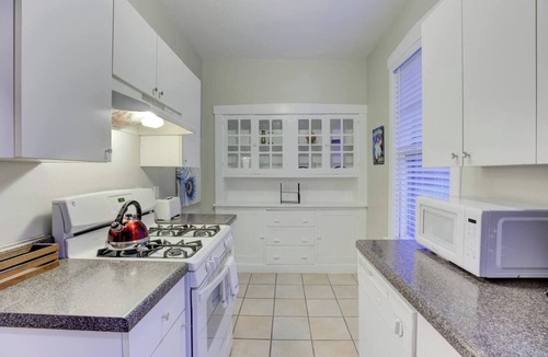 Cooper-Young Historic District House | Cox A+B · Twin Bungalows - Near Cooper Young