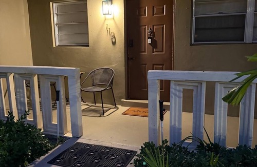 Boynton Beach Apartment | Cozy 1-bedroom apartment in beautiful Boynton Beach walk to the beach