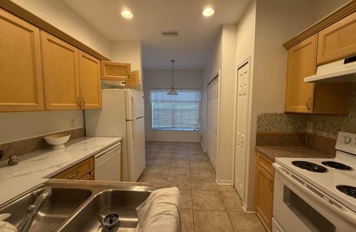 Riverview Condo | Cozy 1-bedroom condo in charming Riverview with AC