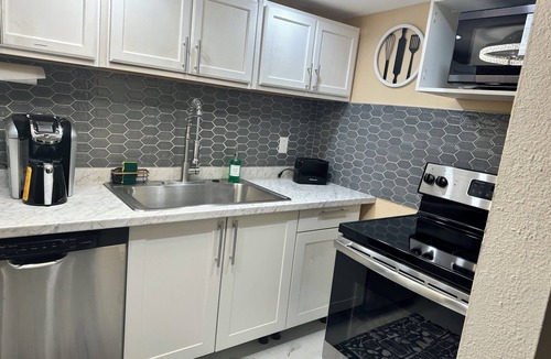 Winter Haven House | Cozy 1 bedroom home in Winter Haven perfect for your getaway.