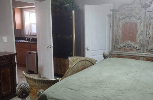 Orlando House | Cozy 1-bedroom house in beautiful Orlando with AC