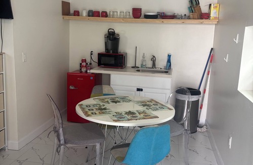 Poiciana Park II Apartment | Cozy 1-bedroom apartment in gorgeous West Palm Beach with AC