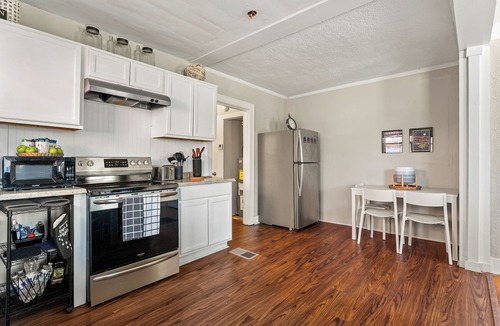 Memphis House | Cozy 1BR 2mi to Midtown & Crosstown Pet Friendly
