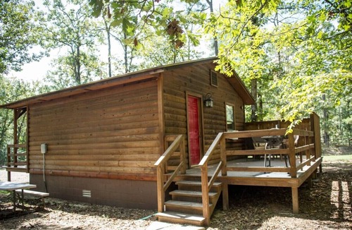 Hochatown Cabin | Cozy 1BR Cabin w/Private Hot Tub Near Broken Bow