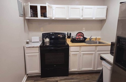 Roselawn Finance Apartment | Cozy 1BR in Pleasant Ridge