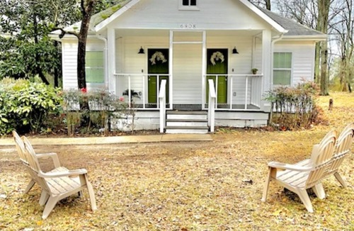 Church Street Apartment | Cozy 2/1 Duplex 10 min from ATL Airport- Unit A