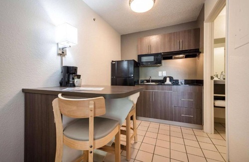 Roswell Apartment | Cozy 2-Bed ADA Room|Nsmk