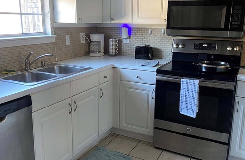 Bryant Apartment | Cozy 2 Bedroom - 1.5 Bath Apartment - Bryant 2