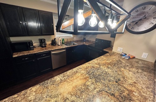 Hernando House | Cozy 2 bedroom 2 Bathroom House!Close to great food and entertainment!